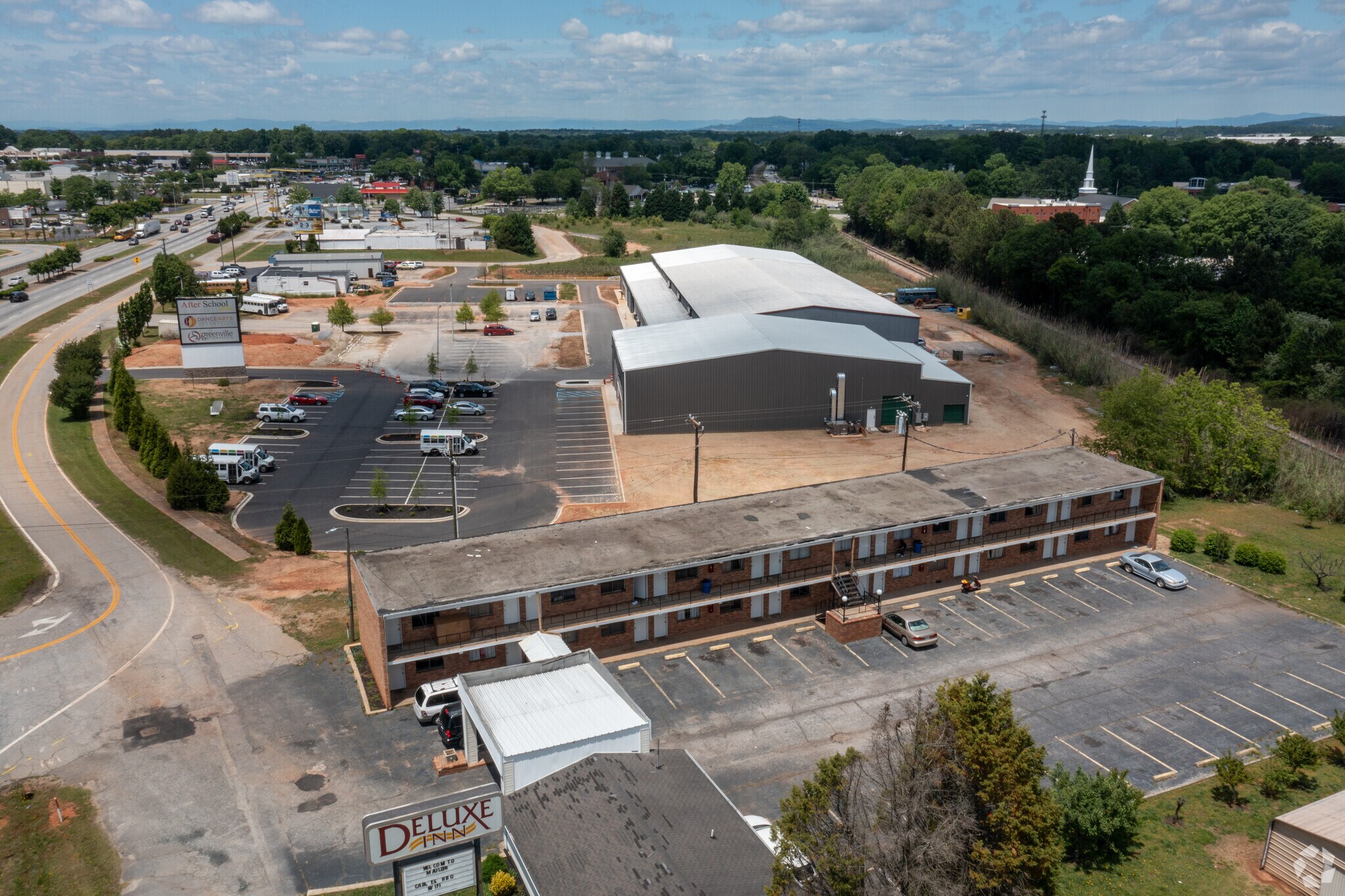 215 S Main St, Mauldin, SC 29662 Deluxe Inn Mauldin, SC