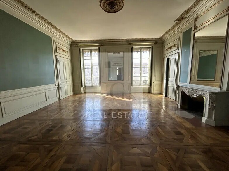 Office in Lyon for lease - Interior Photo - Image 3 of 10