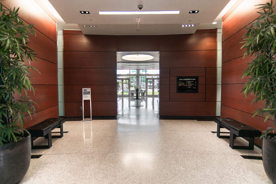 3301 N University Dr, Coral Springs, FL for lease - Lobby - Image 2 of 2