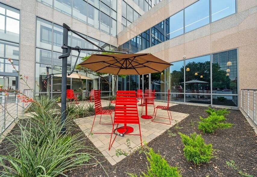 9830 Colonnade Blvd, San Antonio, TX for lease - Building Photo - Image 3 of 8