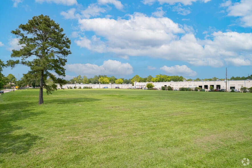 232 Barren Springs Dr, Houston, TX for sale - Primary Photo - Image 1 of 15