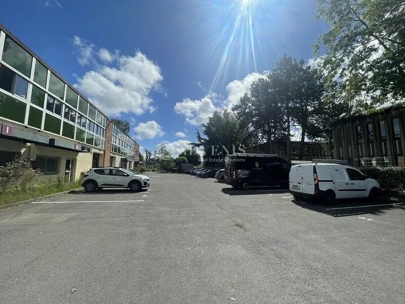 Flex in Les Ulis for lease Building Photo- Image 1 of 7