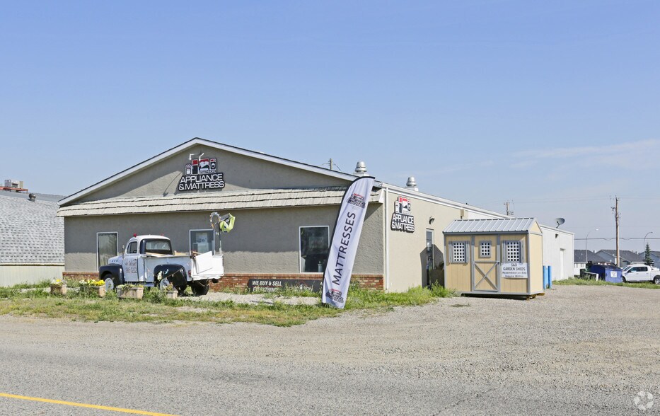 1016 Westridge Rd, Strathmore, AB T1P 1H8 Retail for Sale