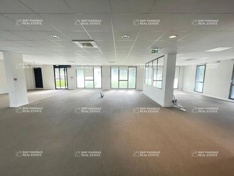 Office in Saint-Herblain for sale - Building Photo - Image 3 of 15