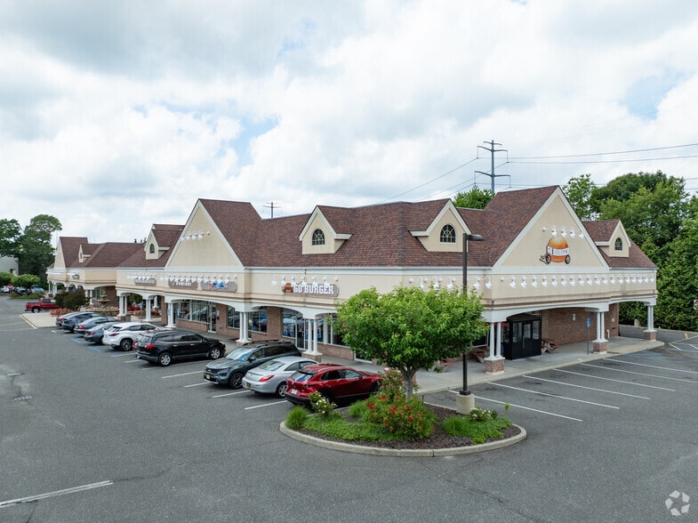 271 Route 25A, Mount Sinai, NY for lease - Primary Photo - Image 1 of 18