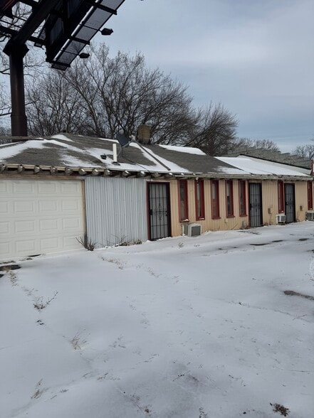 1175 E Napier Ave, Benton Harbor, MI for sale - Primary Photo - Image 1 of 10