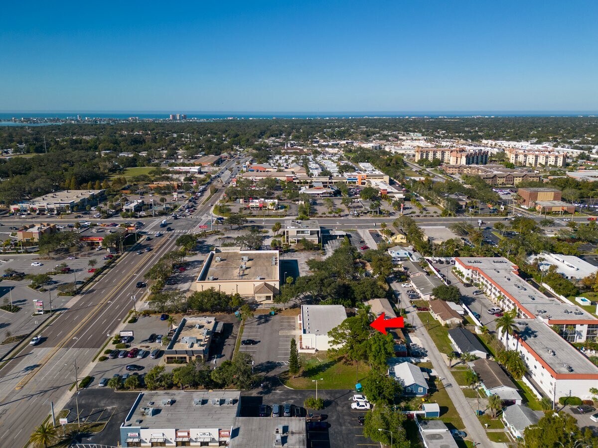 10527 Park Blvd, Seminole, FL 33772