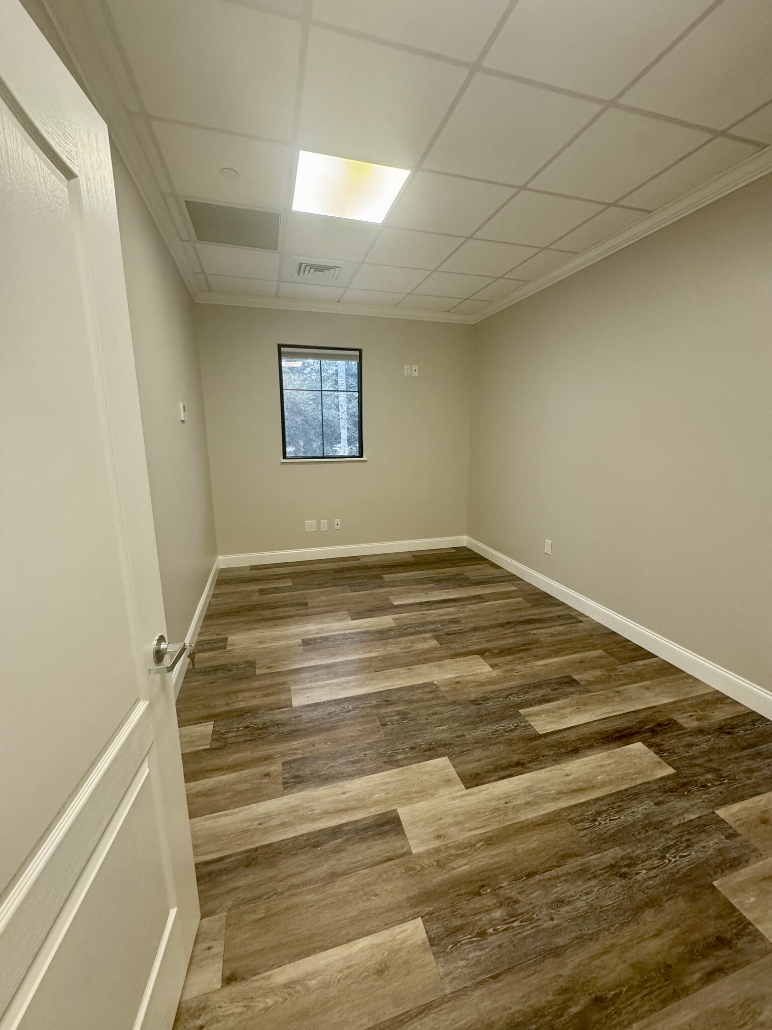 2300 SE Monterey Rd, Stuart, FL for lease Interior Photo- Image 1 of 1