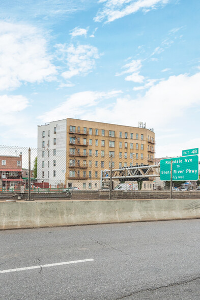 2104 Cross Bronx Expy, Bronx, NY for sale - Building Photo - Image 3 of 35