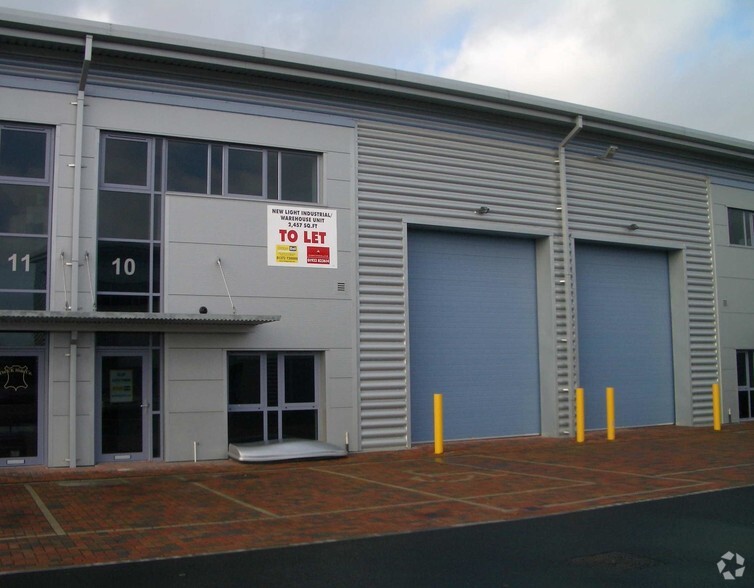 Avro Way, Weybridge for lease - Building Photo - Image 3 of 8