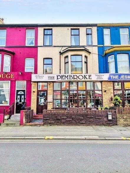 17 Banks St, Blackpool for sale - Primary Photo - Image 1 of 70