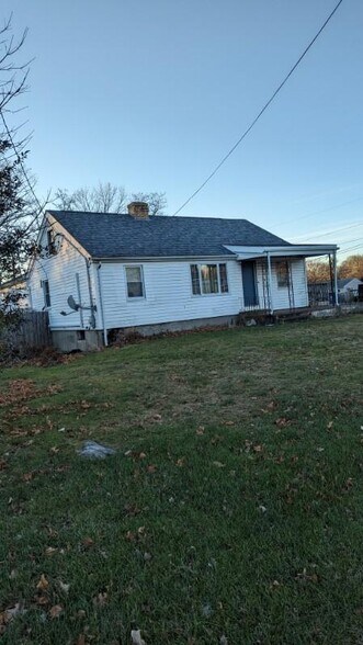 653 Metacom Ave, Warren, RI for sale - Primary Photo - Image 1 of 1