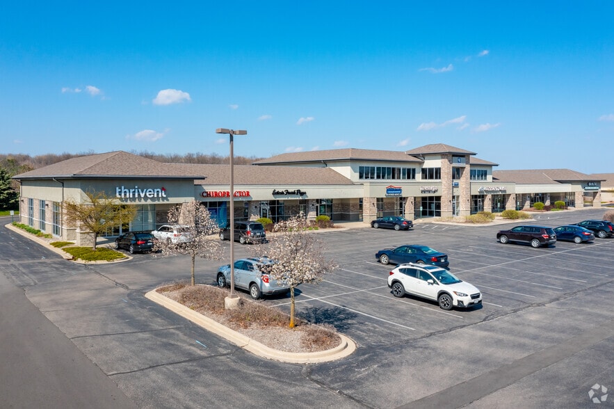 810-960 E Paradise Dr, West Bend, WI for sale - Building Photo - Image 1 of 1