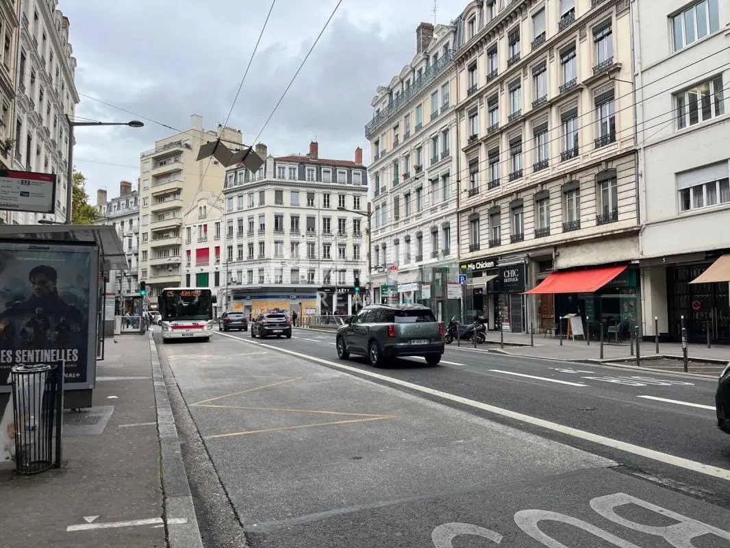 Retail in Lyon for lease Building Photo- Image 1 of 5
