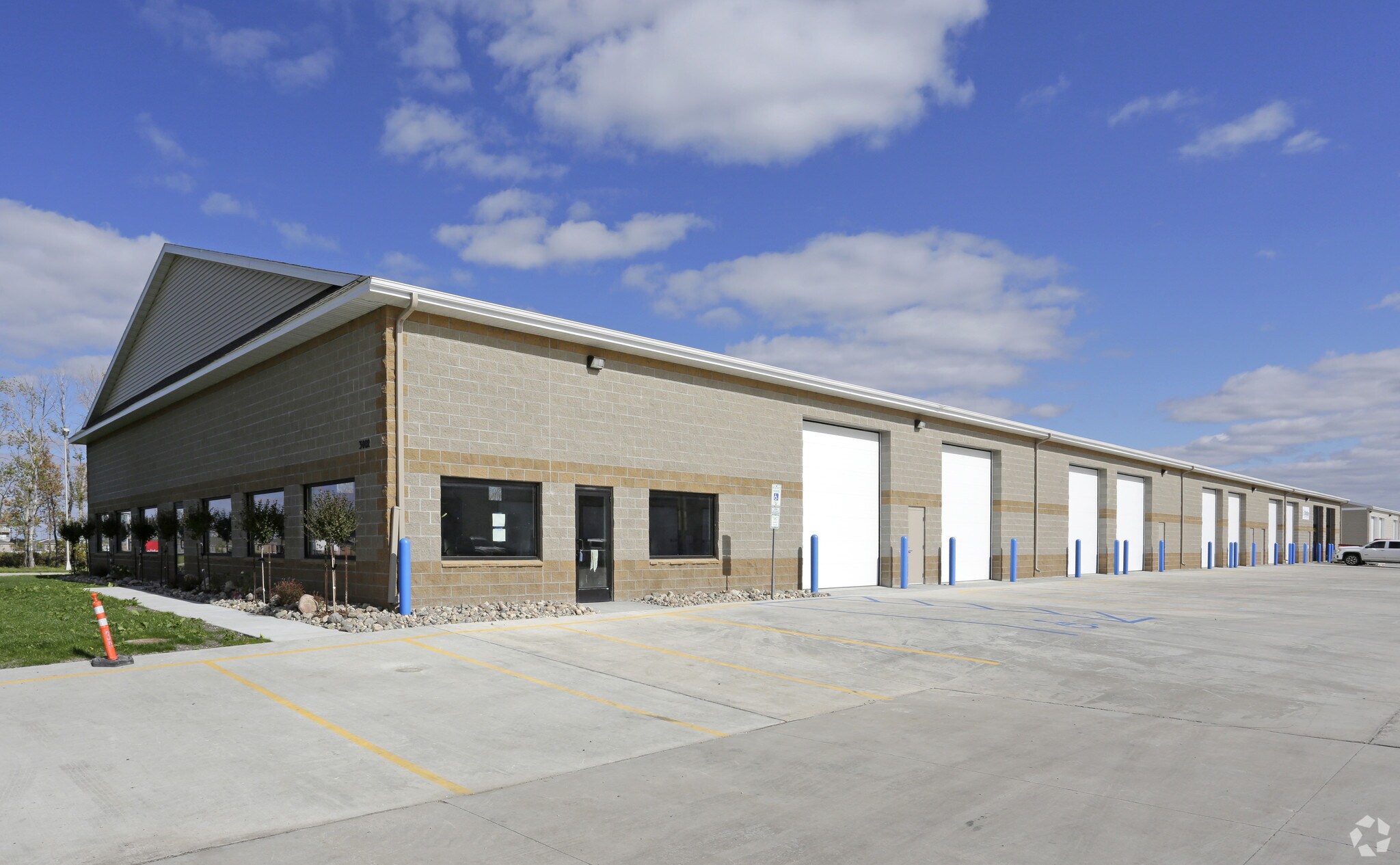 3002 39th St S, Fargo, ND for sale Primary Photo- Image 1 of 1