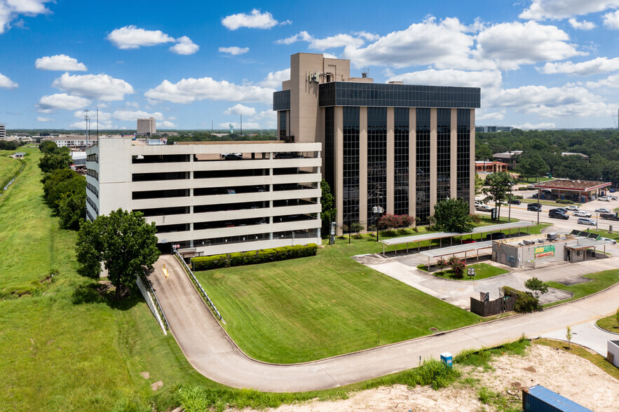 738 Highway 6 S, Houston, TX for lease - Building Photo - Image 2 of 8