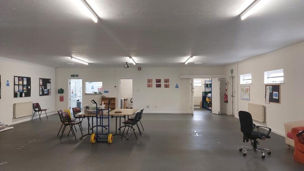 105 Dock Rd, Tilbury for sale - Interior Photo - Image 3 of 7