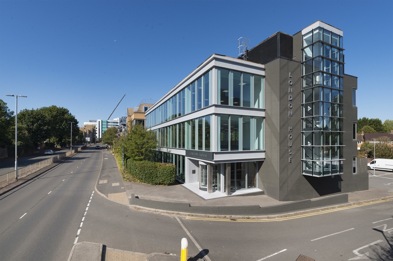 London Rd, Bracknell for sale Building Photo- Image 1 of 1