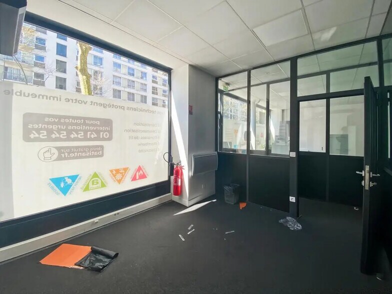 Retail in Paris for lease - Building Photo - Image 3 of 9