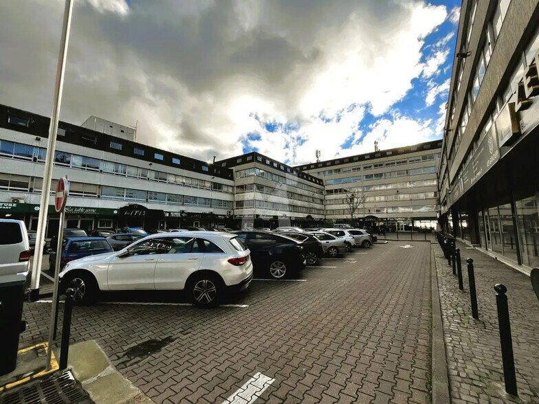 Retail in Ris-Orangis for lease - Building Photo - Image 3 of 13