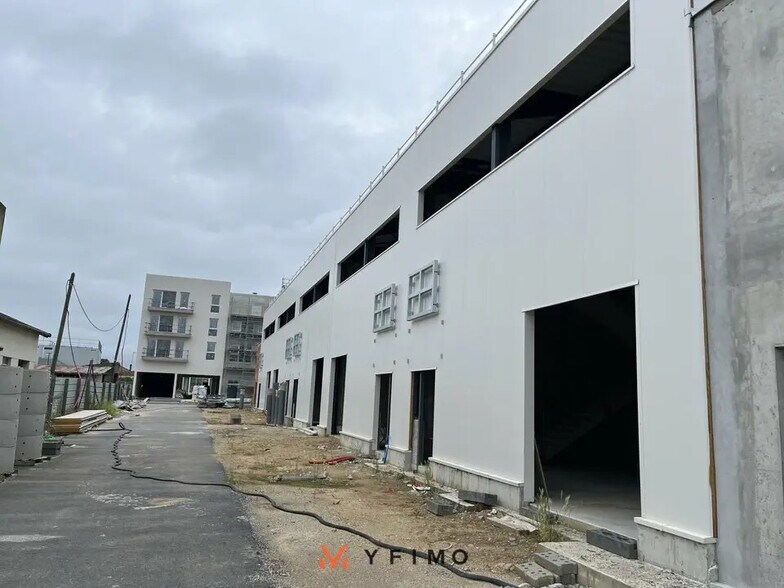 Flex in Aubergenville for lease - Construction Photo - Image 2 of 5