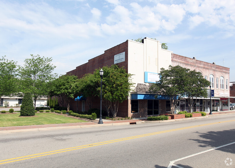 329 S Main St, Laurinburg, NC for sale - Primary Photo - Image 1 of 1