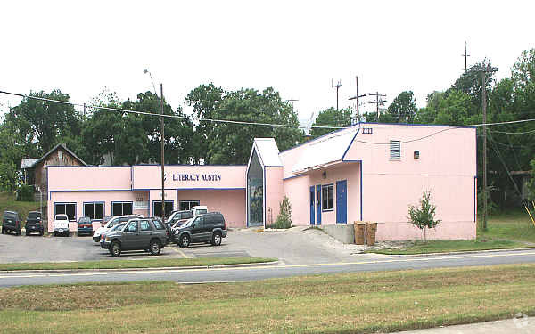 2222 Rosewood Ave, Austin, TX for lease Primary Photo- Image 1 of 6