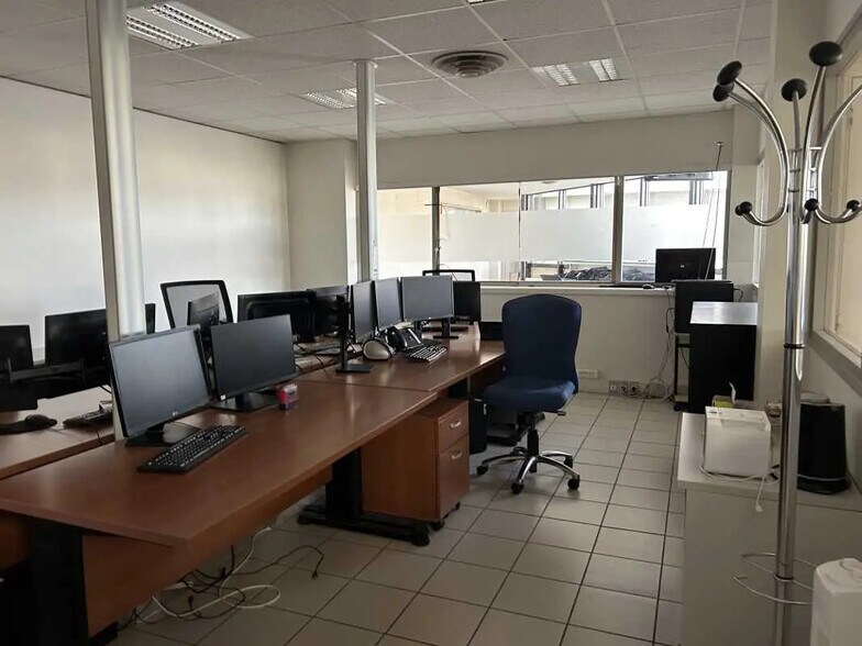 Flex in Vallet for lease - Interior Photo - Image 2 of 8