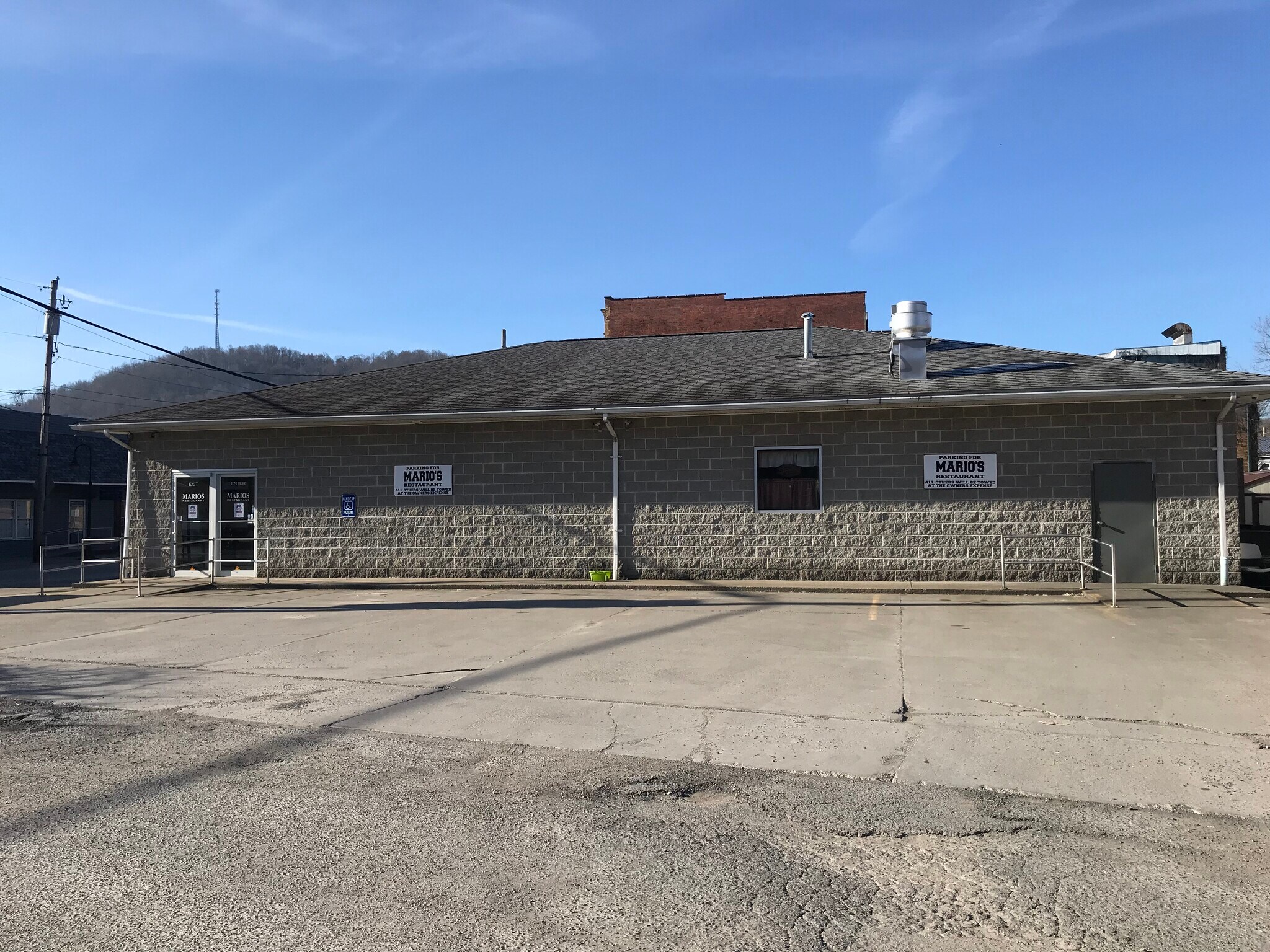 131 Market St, Mannington, WV 26582