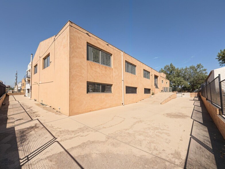 Industrial in Almansa for sale - Building Photo - Image 2 of 22