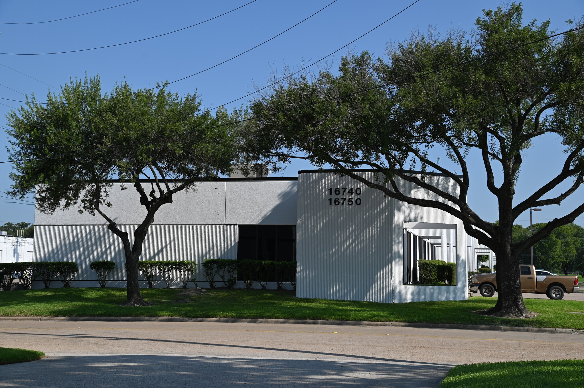 15534 W Hardy Rd, Houston, TX for lease Building Photo- Image 1 of 3