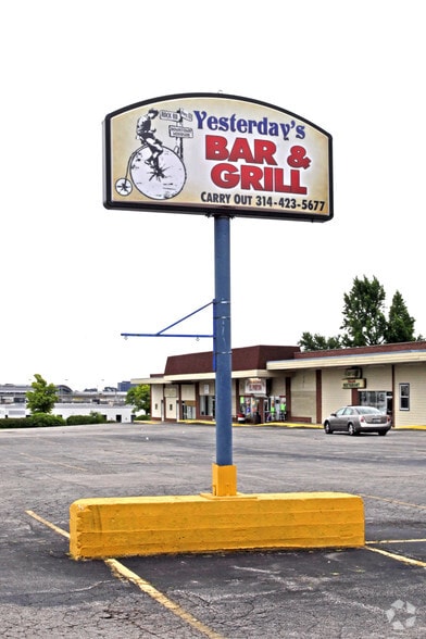 4412-4456 Woodson Rd, Saint Louis, MO for lease - Building Photo - Image 3 of 3