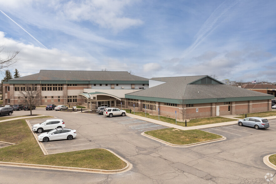 3235-3299 N Wellness Dr, Holland, MI for lease - Building Photo - Image 1 of 21