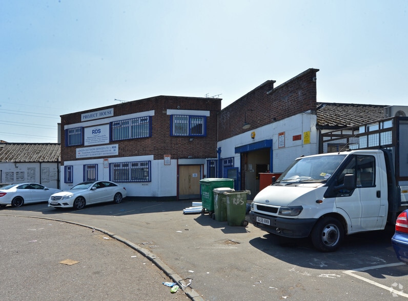 6 Raven Rd, London for lease - Building Photo - Image 2 of 7