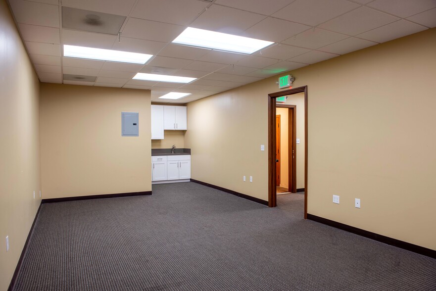 696-700 E Colorado Blvd, Pasadena, CA for lease - Interior Photo - Image 2 of 13