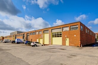 1310-1370 Rue Chabanel O, Montréal, QC for lease Building Photo- Image 2 of 3