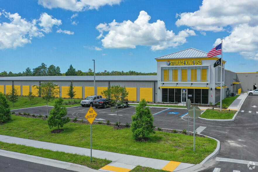 3617 Commercial Way, Spring Hill, FL for lease - Primary Photo - Image 1 of 11