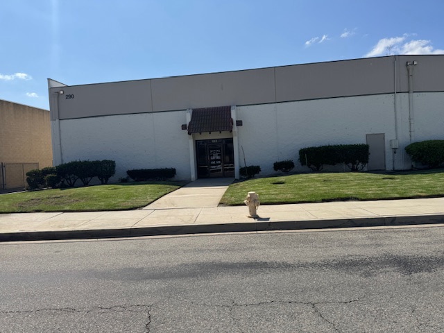 290 Easy St, Simi Valley, CA for lease Building Photo- Image 1 of 5