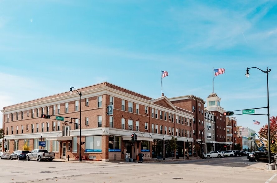 444 E Grand Ave, Beloit, WI for lease - Primary Photo - Image 1 of 7