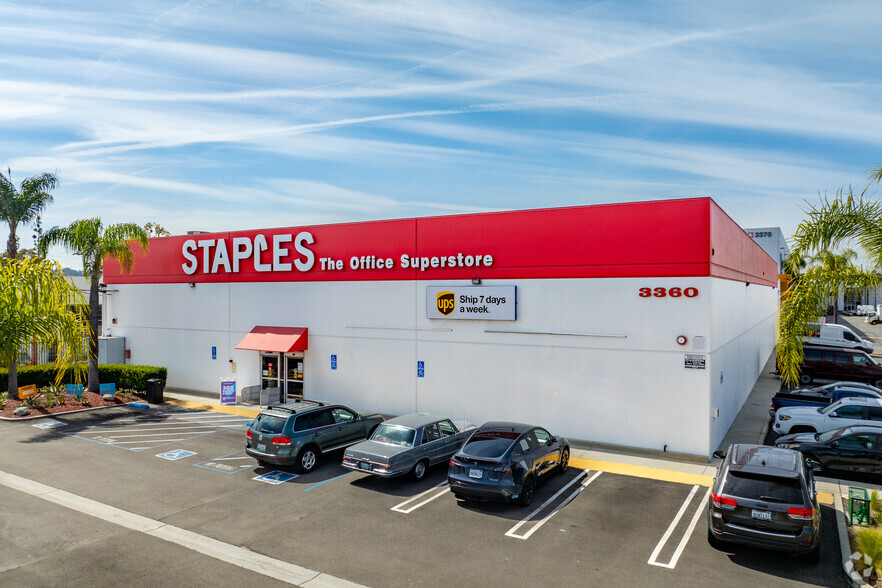 3360 N San Fernando Rd, Los Angeles, CA for lease - Primary Photo - Image 1 of 8