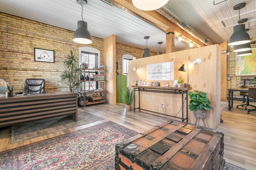 1032 E Wayne St, South Bend, IN for lease - Building Photo - Image 2 of 19