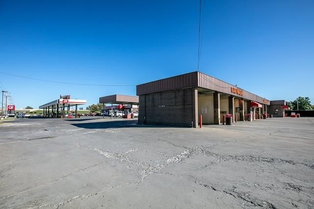 10150 E 11th St, Tulsa, OK for sale - Building Photo - Image 3 of 8