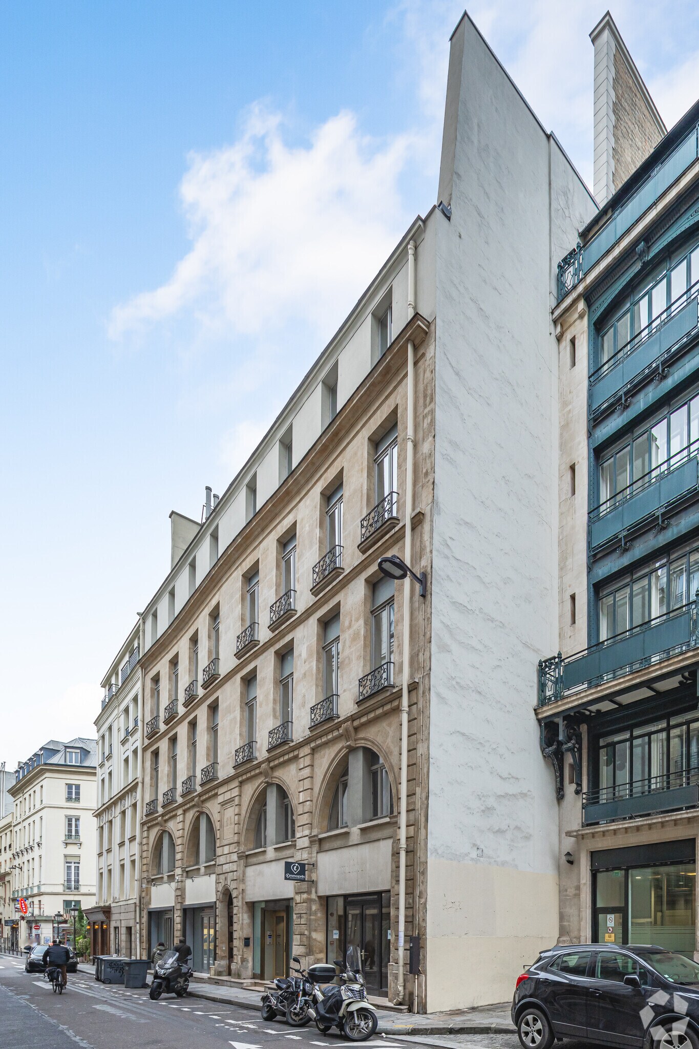  in Paris for sale Primary Photo- Image 1 of 1