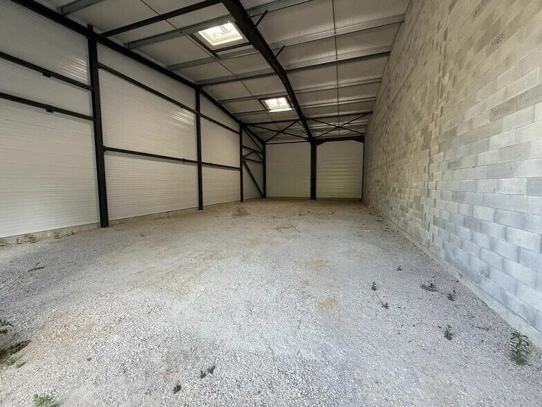 Flex in Valence for sale - Building Photo - Image 2 of 7