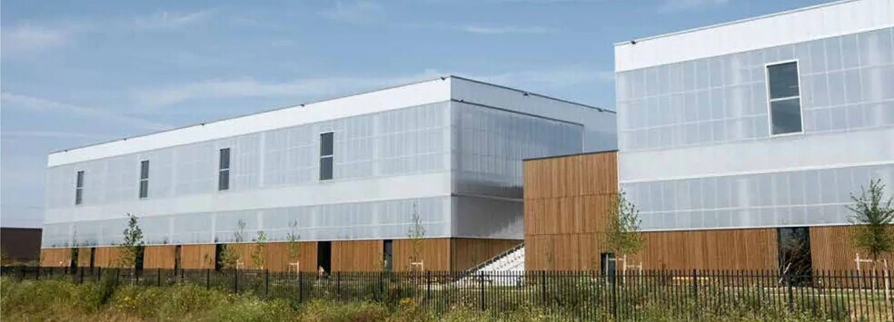 Flex in Tremblay-en-France for lease - Building Photo - Image 2 of 4