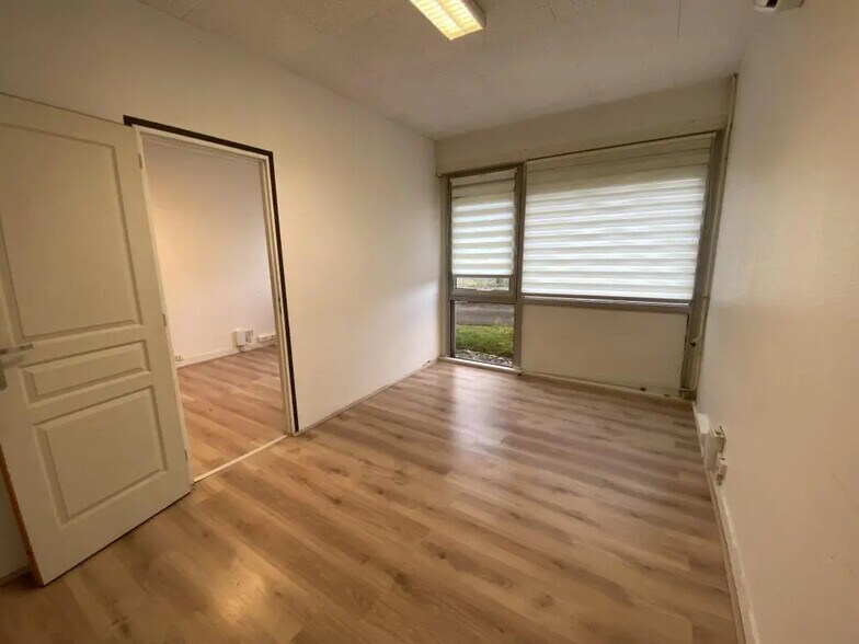 Office in Chartres for lease - Interior Photo - Image 3 of 14