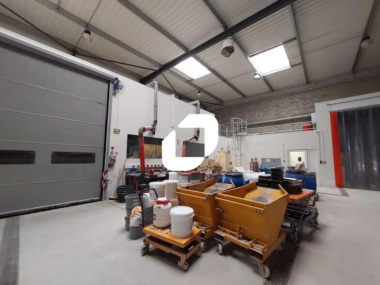 Office in Magny-les-Hameaux for lease - Interior Photo - Image 2 of 7