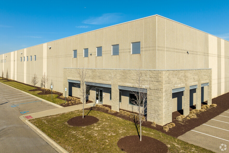 12600 Oakland Park Blvd, Highland Park, MI for lease - Building Photo - Image 2 of 8