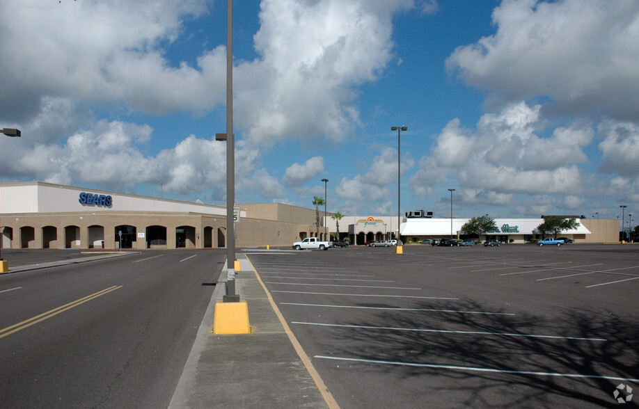 1305 Airline Rd, Corpus Christi, TX for lease - Building Photo - Image 3 of 4