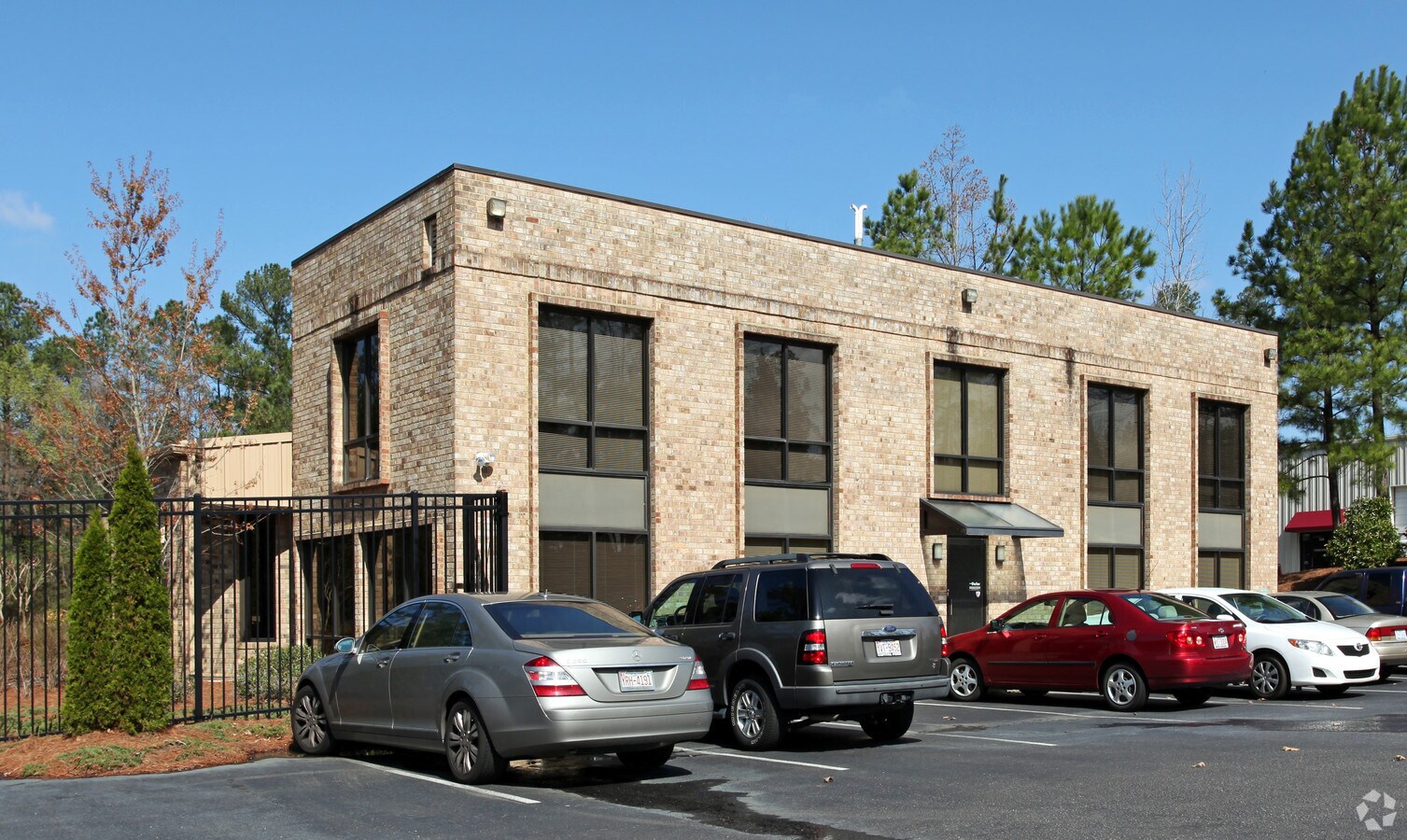 8441 Garvey Dr, Raleigh, NC 27616